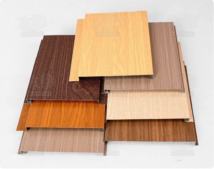 Wood-effect aluminium ceiling panels